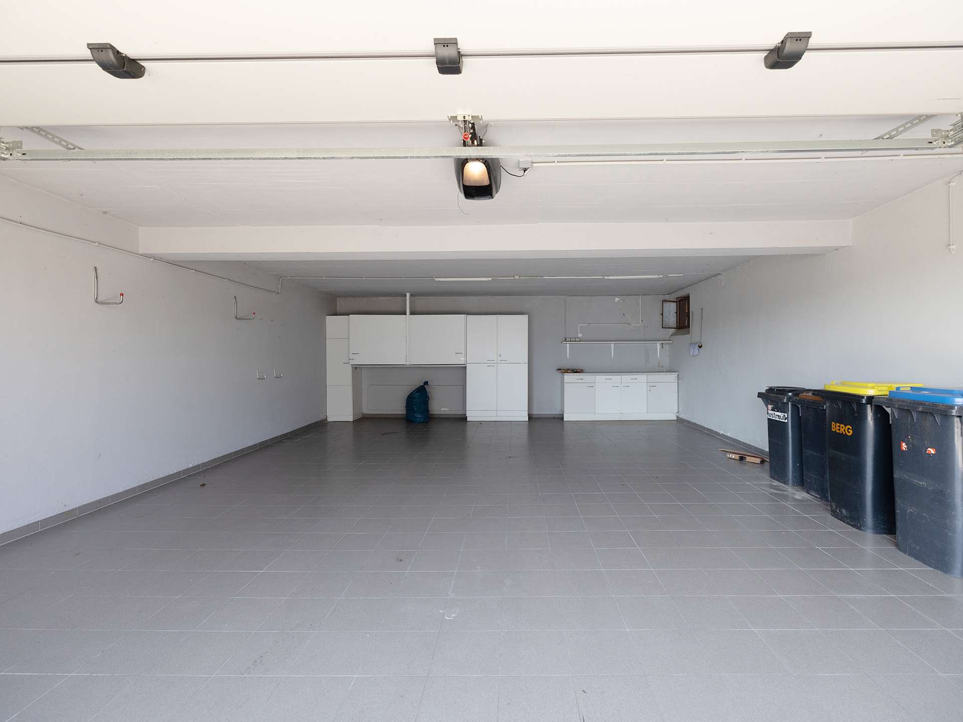 Immobilie in Hiddenhausen - Großes Ein- bis Zweifamilienhaus auf traumhaftem Grundstück in Hiddenhausen - Bild 2