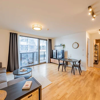 https://pictures.immobilienscout24.de/listings/dad66f5e-9d7e-4df2-b7e6-1f1fa2a864fd-2048941676.jpg/ORIG/legacy_thumbnail/350x350/format/webp/quality/90 image