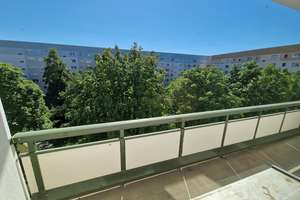 **JETZT EINZIEHEN**3-Zimmer-Wohnung // Balkon // DG // Bad mit Wanne // ab sofort