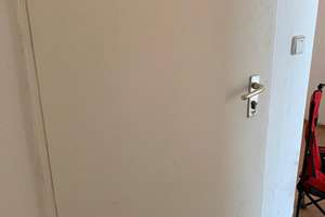 Frei 2 Zimmer Erdgeschoßwohnung vielseitig Nutzbar (Wohnung, 2 WG Zimmer, Handwerker, Büro, Gewerbe) – Hofstrasse 29, 24143 Gaarden-Süd und Kronsburg, Kiel – Vorschaubild 4