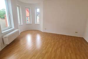 Drei-Zimmer-Wohnung mit hübschen Erker im 3. Stock – Kaiserstraße 83, 24143 Gaarden-Ost, Kiel – Vorschaubild 1