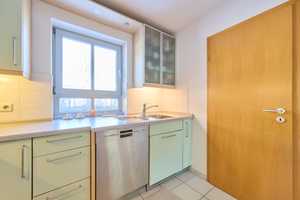 Ideal für Familien: Charmante Doppelhaushälfte mit großzügigem Garten – München (Kreis) – Vorschaubild 3