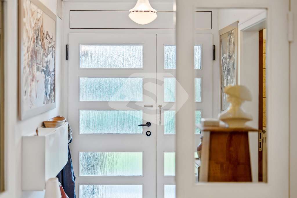 Immobilie in Endingen - Großzügige Familienresidenz mit Einliegerwohnung und traumhaften Terrassen - Bild 2