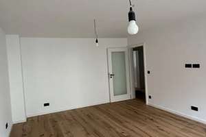 Kernsanierte Wohnung mit Balkon und Einbauküche in Oberföhring
