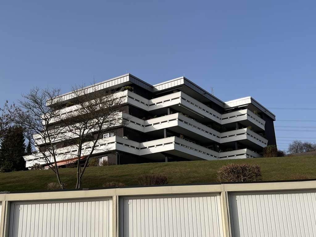 Immobilie in Wiehl - Beliebte Wohnlage Wiehl Oberbantenberg 4 Zimmer Wohnung mit großer Loggia - Bild 0