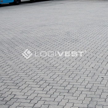 Befestigte Freifläche mit Verwaltungsgebäude und hellen Büroflächen nahe der A3!