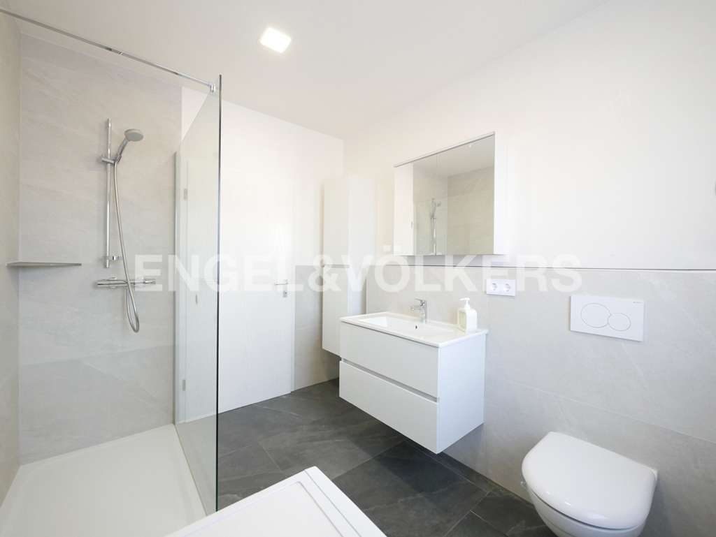 Immobilie in Hofheim in Unterfranken - Kapitalanlage mit sofortigen Einnahmen: Mehrfamilienhaus mit 3 Einheiten & übernehmbarer Vermietu... - Bild 3