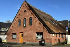 Historisches Juwel unter Reet: Modernisiertes Generationenhaus in Bremen-Rekum