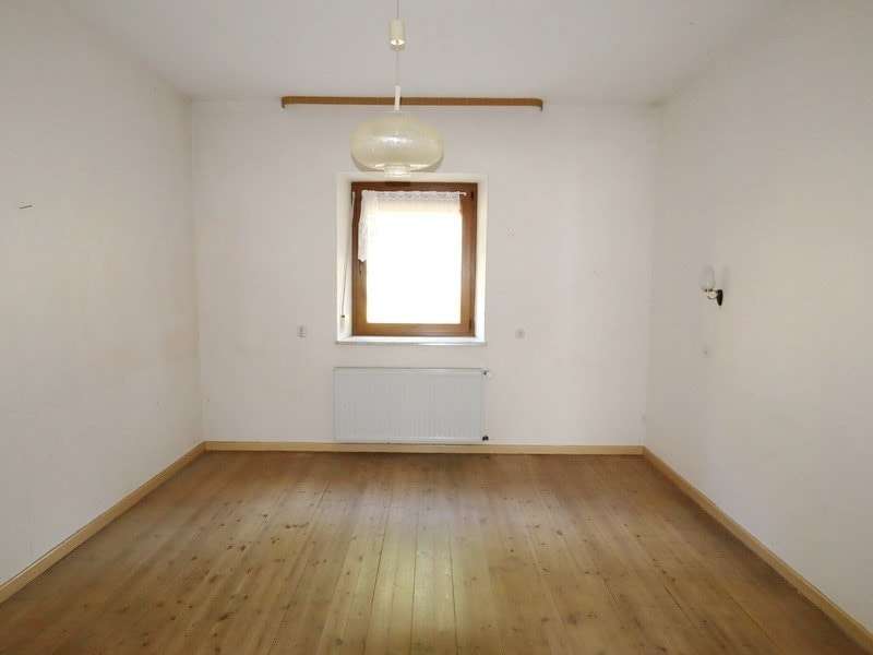 Immobilie in Horschbach - Geräumiges Zweifamilienhaus mit Gestaltungsmöglichkeiten - Bild 1