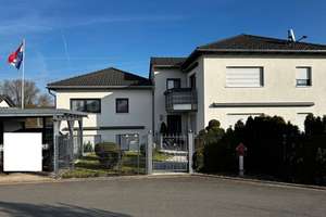 Neueres Mehrfamilienhaus in Randlage und TOP-Zustand!!! – Die vollständige Adresse der Immobilie erhältst du vom Anbieter., 91315 Höchstadt an der Aisch – Vorschaubild 1