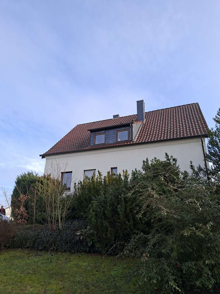 Immobilie in Großenlüder - Geräumiges Zweifamilienhaus mit 7 Zimmern und Garage in Großenlüder Bimbach - Bild 0