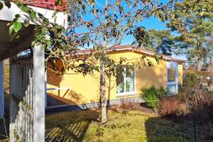 Bungalow mit 2 Zimmern, großem Garten & Potenzial zum Anbauen