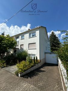 Gepflegtes 2-3 Familienhaus mit Garten + Garage, sofort verfügbar