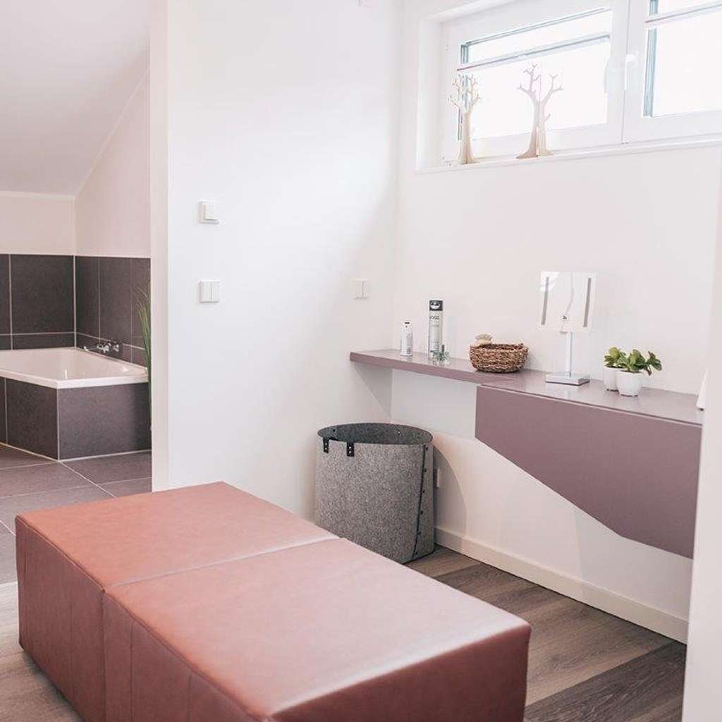 Immobilie in Adelshofen - Großes Einfamilienhaus. Der Schmuckkasten für Ihre Familienschätze - Bild 4