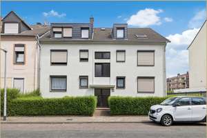 Gemütliche Erdgeschosswohnung mit wunderschönem Gemeinschaftsgarten und eigener Garage