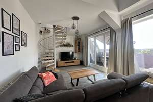 Maisonette mit Sonnenbalkon unterm Dach: zwei Ebenen, eine Wendeltreppe, Blick über die Südstadt – Die vollständige Adresse der Immobilie erhältst du vom Anbieter., 90763 Südstadt Industriegebiet, Fürth – Vorschaubild 3