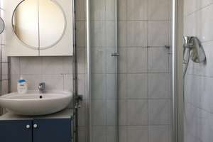  2 Zimmer DG von privat, komfortables Wohnambiente in München-Ost, sonnig, ruhig, modern möbliert – Die vollständige Adresse der Immobilie erhältst du vom Anbieter., 81825 Berg am Laim Ost, München – Vorschaubild 5