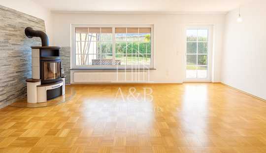 Bild von ** 2-3 Familienhaus: Stilvolle Immobilie mit Sonderausstattung und Pool **