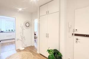 Für Jung & Alt: Bezugsfreie 4‑Zimmer‑Wohnung mit XL-Loggia * Tiefgarage *Aufzug *Energiekl. C *1. OG – Die vollständige Adresse der Immobilie erhältst du vom Anbieter., 40593 Urdenbach, Düsseldorf – Vorschaubild 2