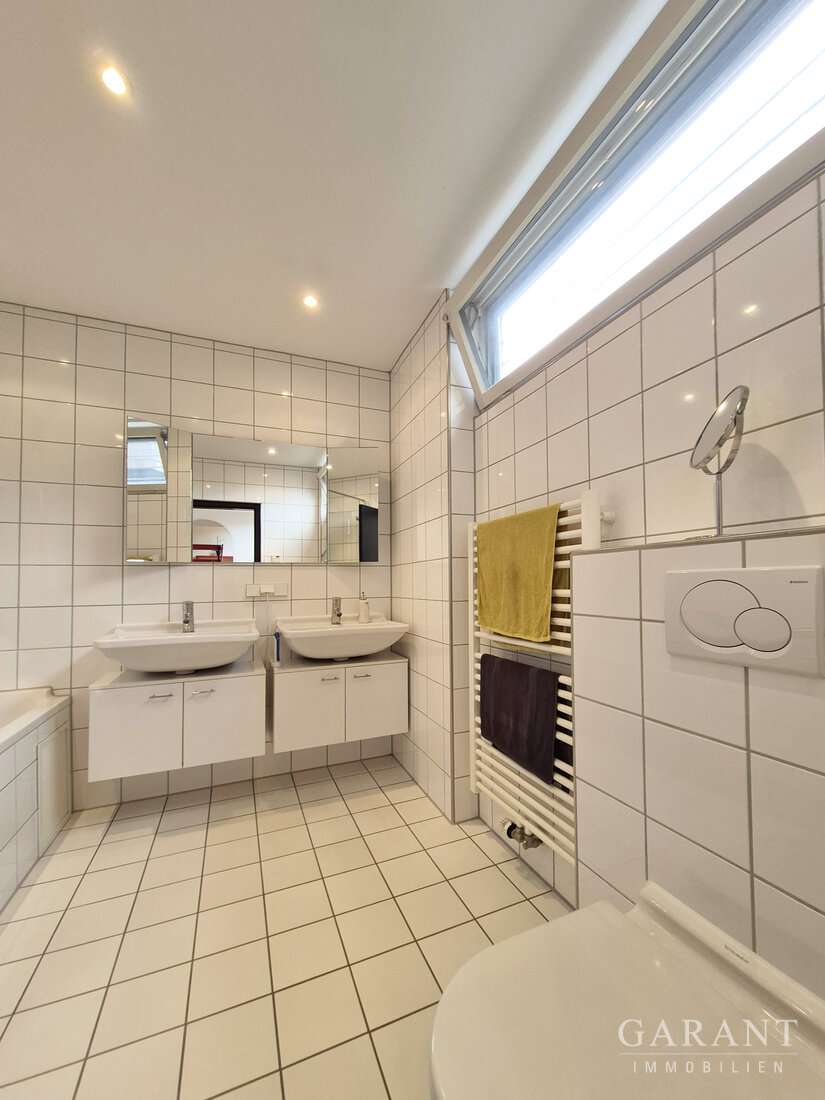 Immobilie in Beilstein - Licht + Raum + Weitblick! - Stilvolles Haus mit schöner Einliegerwohnung und großem Büro - - Bild 1