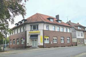Zentral gelegenes Mehrfamilienhaus mit 10 Einheiten und eigenem Garagenhof – Lüneburger Straße 6-8, 29633 Munster – Vorschaubild 1