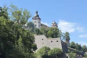 Würzburg- 4-Zi, sehr hell, gr. Balkon, Garage, Stellplatz ab 1.8. – Die vollständige Adresse der Immobilie erhältst du vom Anbieter., 97080 Steinbachtal, Würzburg – Vorschaubild 1