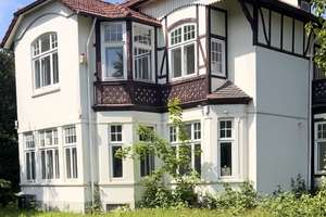 Sanierungsbedürftige, schöne Kaufmannsvilla  mit 2 Wohneinheiten in Bremen-Lesum, Top-Lage