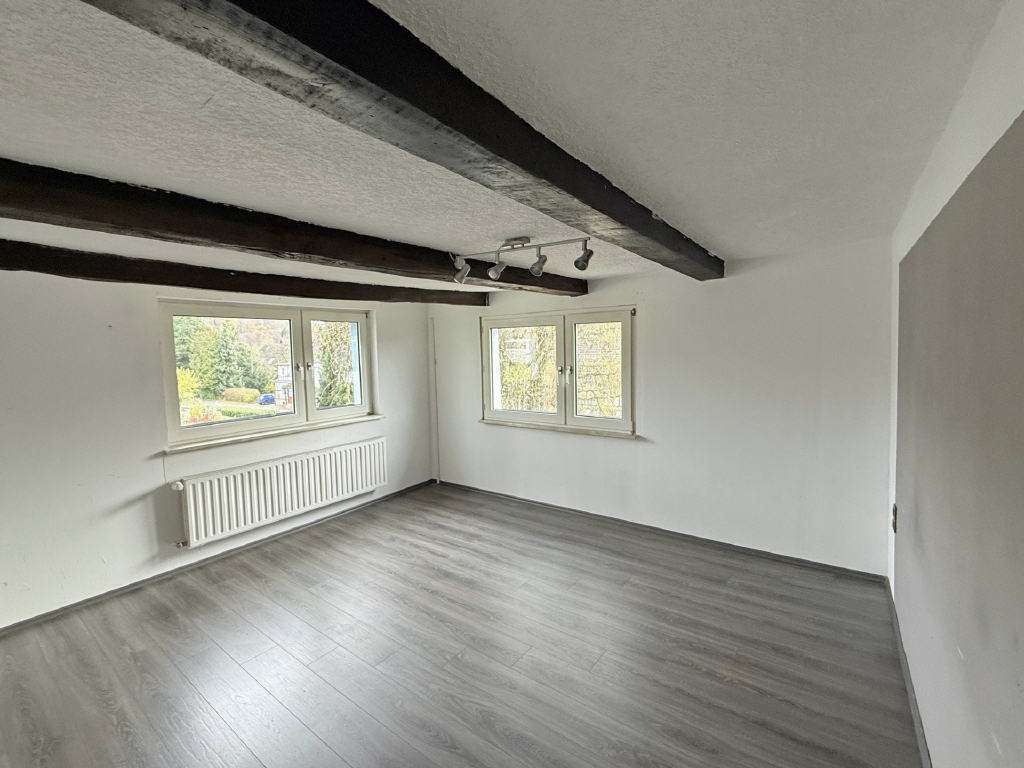 Immobilie in Waldbröl - Charmante Fachwerk-Doppelhaushälfte mit großem Grundstück und Garage - Bild 1