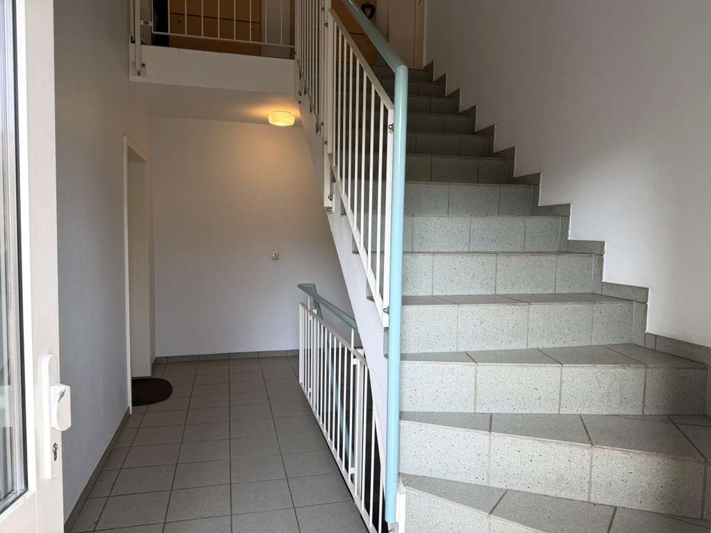 Immobilie in Elmenhorst - Gut vermietete 2- Zimmer Erdgeschosswohnung mit S- W Terrasse, eigenem Gartenanteil und Stellplatz - Bild 2