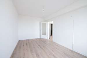 Morgensonne mit Ausblick: 2-Zimmer-Wohnung mit Balkon, Badewanne und Parkett nahe Ku'damm – Eisenzahnstraße 12, 10709 Wilmersdorf, Berlin – Vorschaubild 5
