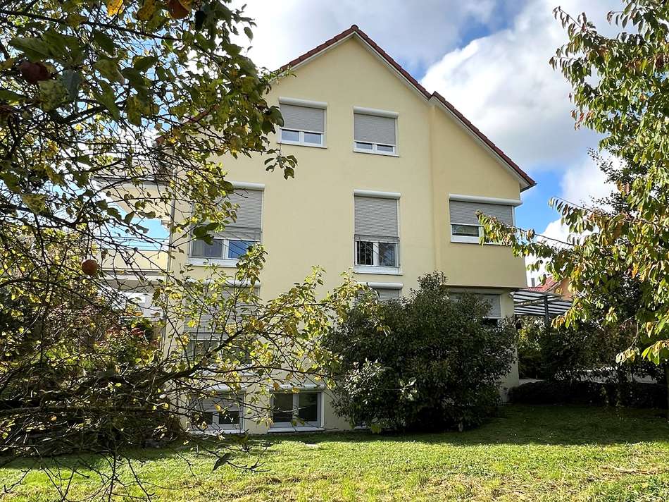 Seitenansicht vom Garten