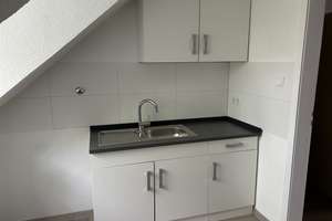  Frisch renoviert und bezugsfertig - sehr schöne 4-Zimmer Dachgeschoßwohnung (5. OG) mit Einbauküche – Savignystr. 21, 45147 Holsterhausen, Essen – Vorschaubild 9