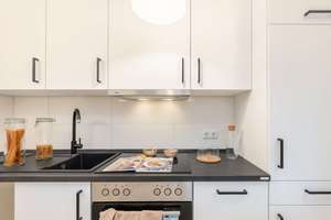 Bezugsfertige, energetisch modernisierte 2-Zimmer-Wohnung mit idealem Schnitt, Aufzug & TG – 50825 Neuehrenfeld, Köln – Vorschaubild 12