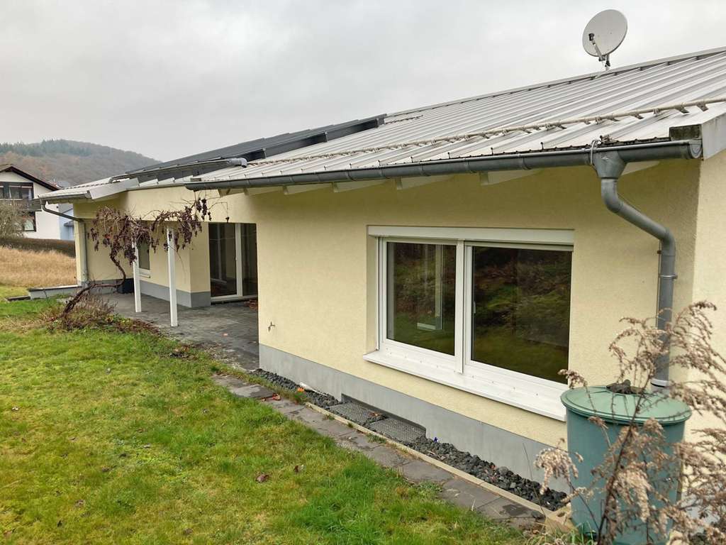 Immobilie in Bad Endbach - Geräumiges Einfamilienhaus mit großer Terrasse und überdachter Pergola! - Bild 0