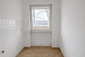 Helle, gut geschnittene 3 ZKB mit großem verglasten Balkon in Augsburg-Hammerschmiede – Karlsbader Str. 41a, 86169 Hammerschmiede, Augsburg – Vorschaubild 5
