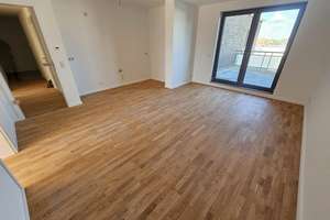 Exklusive Dachterrassenwohnung im Denkmal – 3 Zimmer, Bad mit Wanne & Dusche, Balkon, Stellplatz