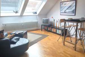 Cozy Attic Apartment in trendy „Südstadt“ quarter – Luisenstraße 67, 76137 Karlsruhe – Vorschaubild 1