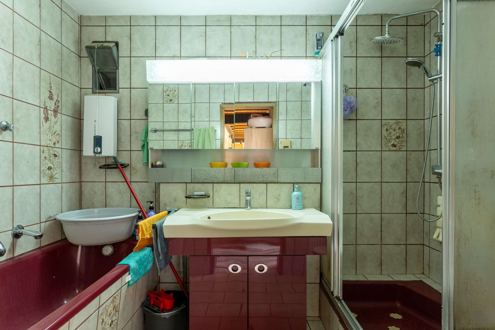 Immobilie in Nettersheim - Handwerker aufgepasst! Großes Wohnhaus mit Scheune, Garagen und großem Grundstück - Bild 1