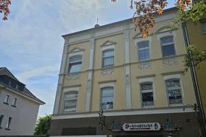 Renovierungsbedürftiges Mehrfamilienhaus mit 18 Zimmern in Leverkusen-Quettingen-Biesenbach