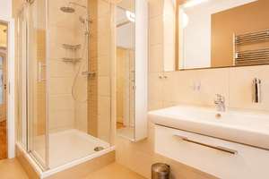 Kollwitzkiez: möblierte 2-Zimmer-Altbauwohnung mit Wohnküche & Südost-Balkon – provisionsfrei – Straßburger Straße 19, 10405 Prenzlauer Berg, Berlin – Vorschaubild 17
