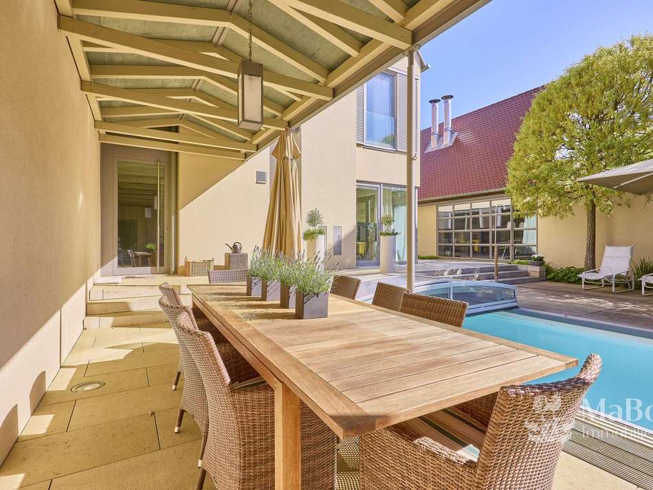 Terrasse mit Pool