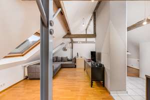 Offenes Wohnen im Kurpark – lichtdurchflutete  2,5-Zimmer-Dachwohnung mit Loftcharakter