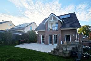 Exzellent ausgestattetes, freistehendes Einfamilienhaus mit Solaranlage – Die vollständige Adresse der Immobilie erhältst du vom Anbieter., 42651 Solingen-Mitte, Solingen – Vorschaubild 2