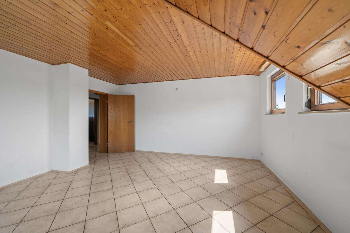 Immobilie in Bisingen - Helle, gut aufgeteilte 3 Zi.-Whg. mit Garage in ruhiger Lage von Bisingen-Steinhofen! - Bild 2