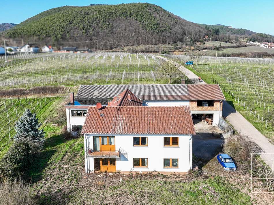 Luftbild auf Haus und Balkon