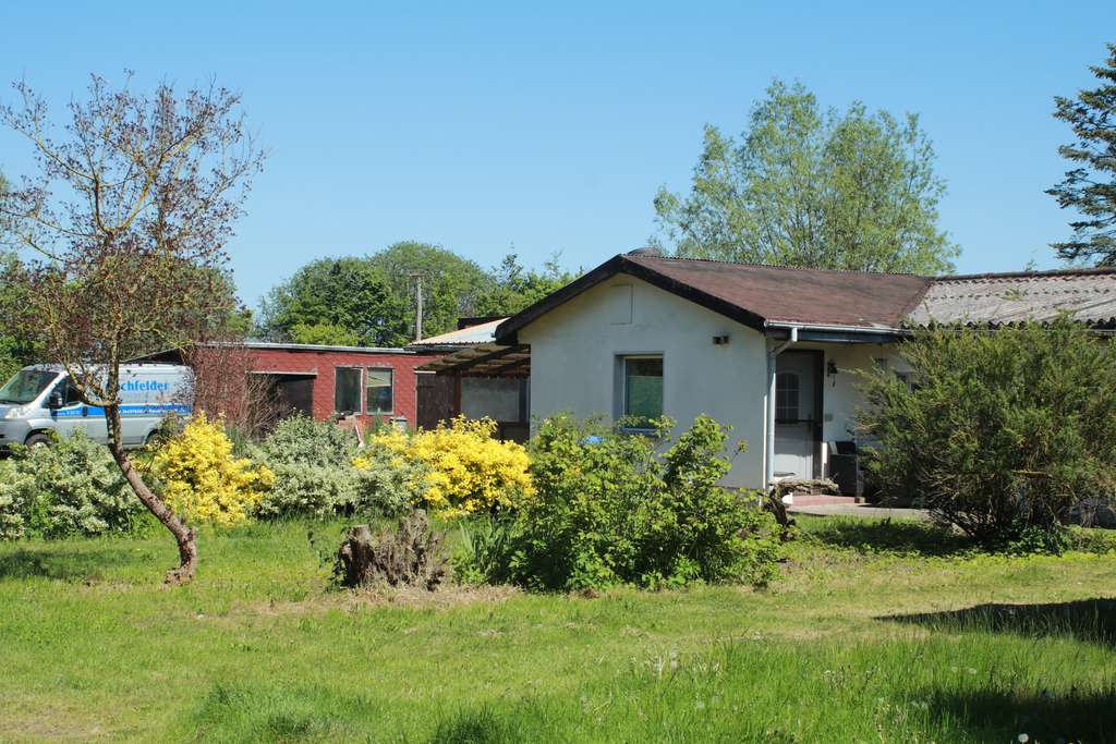 Immobilie in Sundhagen - Großzügiges Haus mit 10 Zimmern und Garage in Horst, Sundhagen - Bild 1
