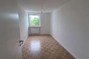 Helle 3-Zimmer-Wohnung mit Balkon und Aufzug  in Neuperlach! – Karl-Marx-Ring 53, 81735 Neuperlach, München – Vorschaubild 4
