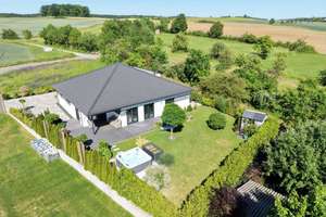 Neuwertiger & stilvoller Bungalow der Extraklasse! – Die vollständige Adresse der Immobilie erhältst du vom Anbieter., 96253 Untersiemau – Vorschaubild 1