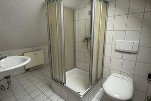 Große 3-Zimmer Maisonette mit Einbauküche, zwei Bädern, Stellplatz und Laminat in ruhiger Lage! – Die vollständige Adresse der Immobilie erhältst du vom Anbieter., 9130 Sonnenberg, Chemnitz – Vorschaubild 3