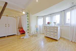 Möblierte Maisonette Wohnung in Jugendstilvilla mit Blick ins Grüne in Stuttgart Feuerbach – Die vollständige Adresse der Immobilie erhältst du vom Anbieter., 70469 Bahnhof Feuerbach, Stuttgart – Vorschaubild 9